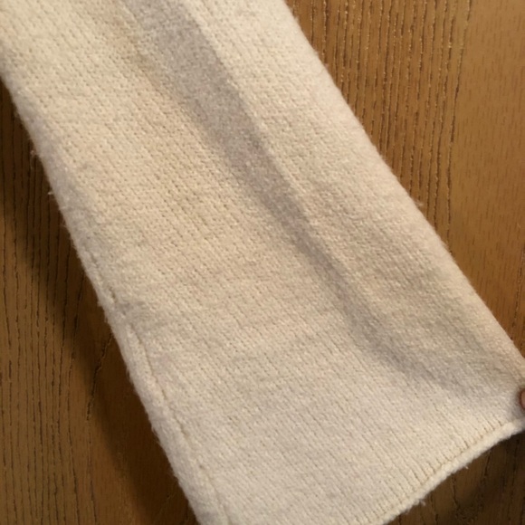 White Prana sweater with big buttons - Picture 7 of 7